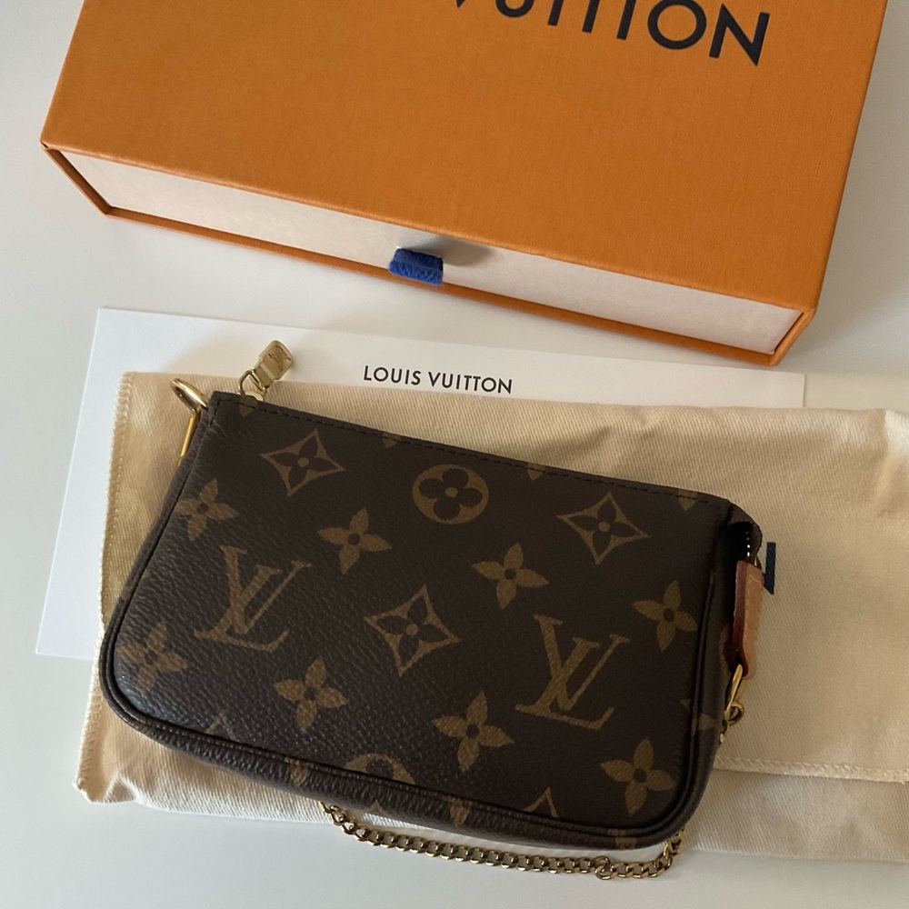 Louis Vuitton Mini Pochette Accessoires – Made in France - Picture 2 of 11